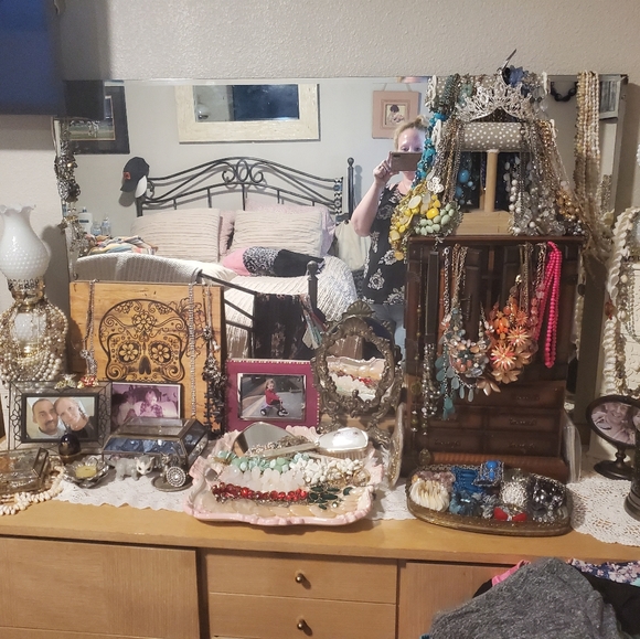 Meet your Posher, Jennifer - Picture 2 of 16